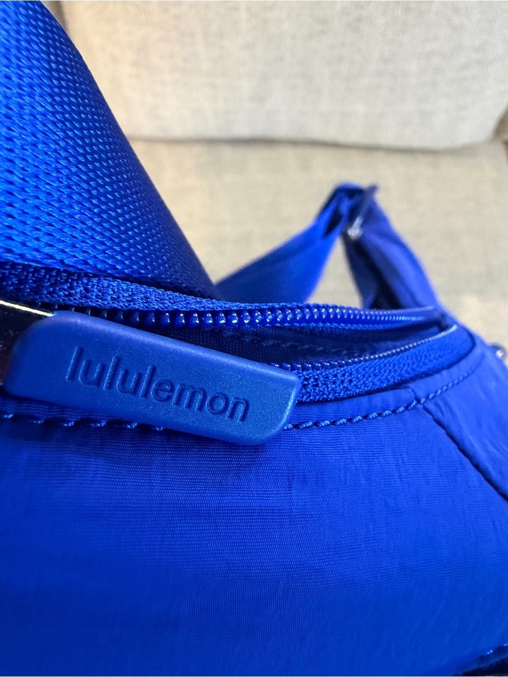 Lululemon Slouchy Sling Bag 6L riverside blue NWT - Picture 11 of 14